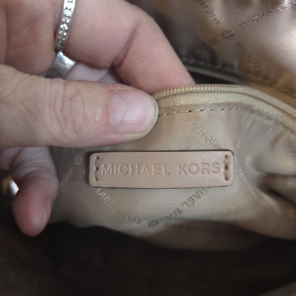 LIKE NEW Michael Kors Signature Logo Pink Crossbody Bag - Picture 7 of 9